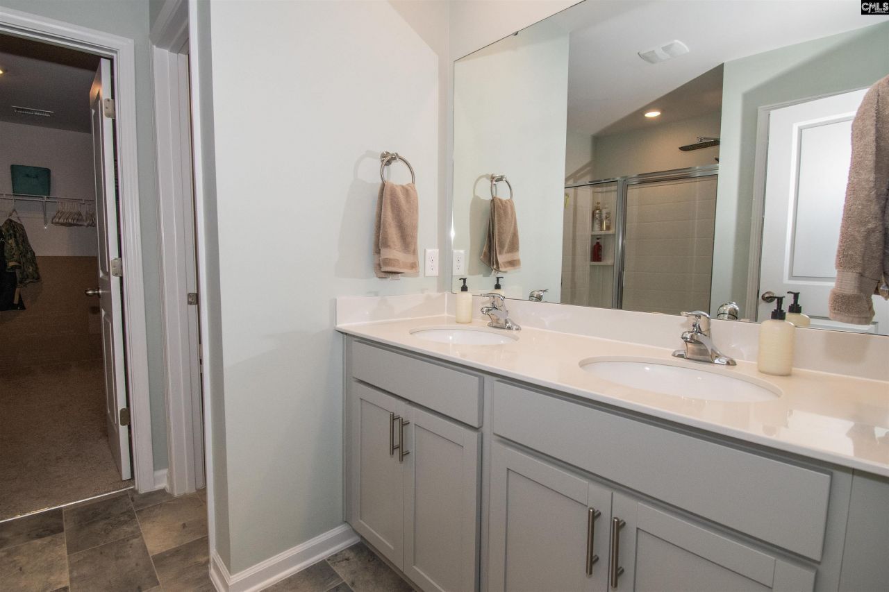 308 Throne Court  Photo 42