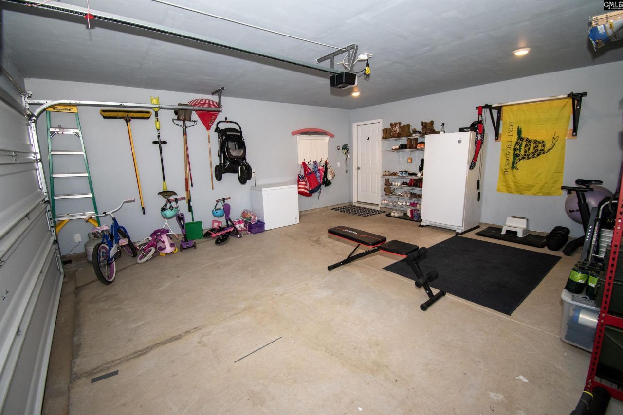 308 Throne Court  Photo 46