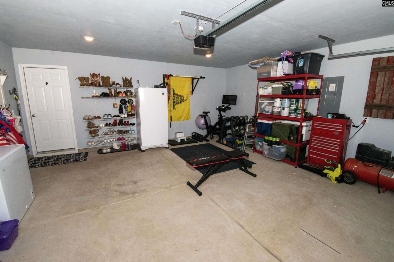 308 Throne Court  Photo 47