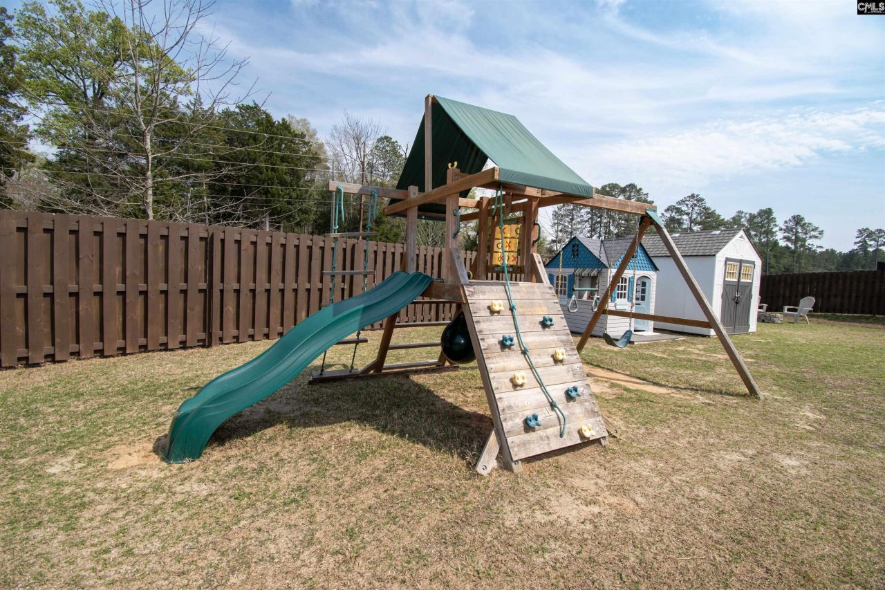 308 Throne Court  Photo 52