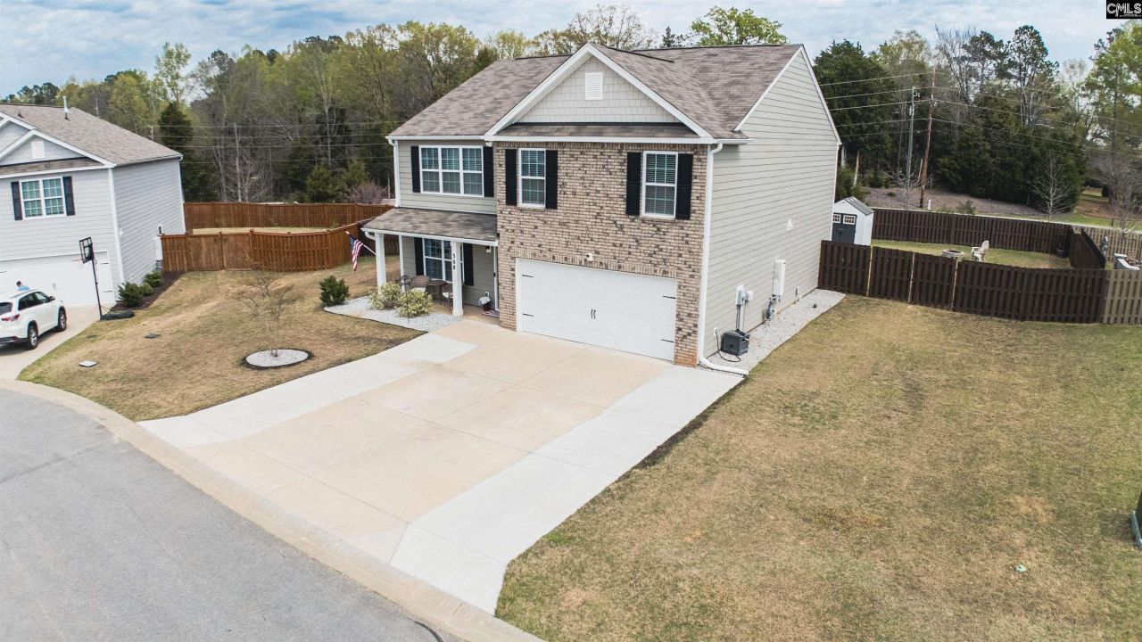 308 Throne Court  Photo 7