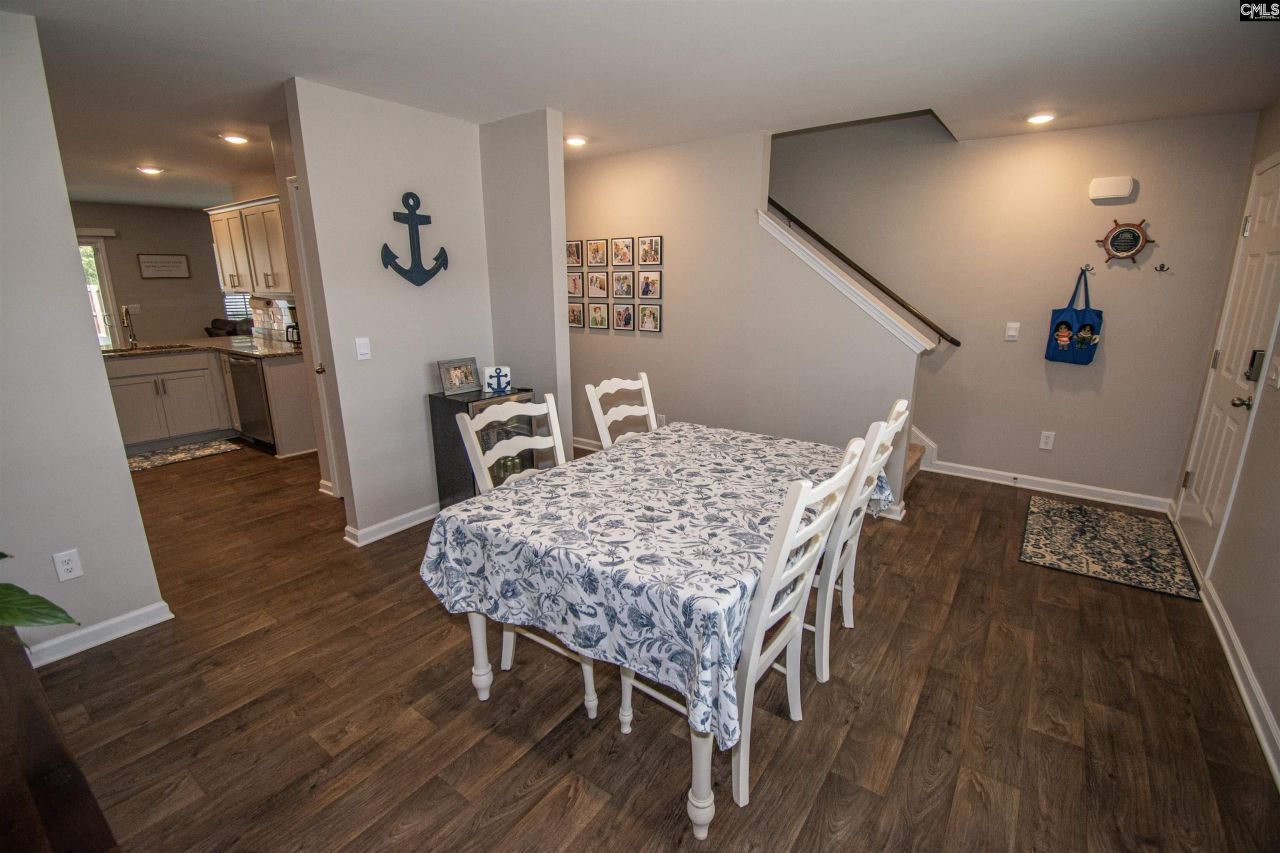 308 Throne Court  Photo 9