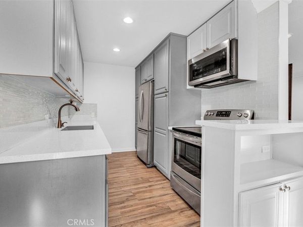 4140 Warner Boulevard, Unit 208, Burbank, CA 91505