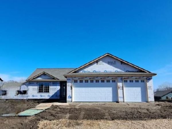805 11th Street SE, Waseca, MN 56093