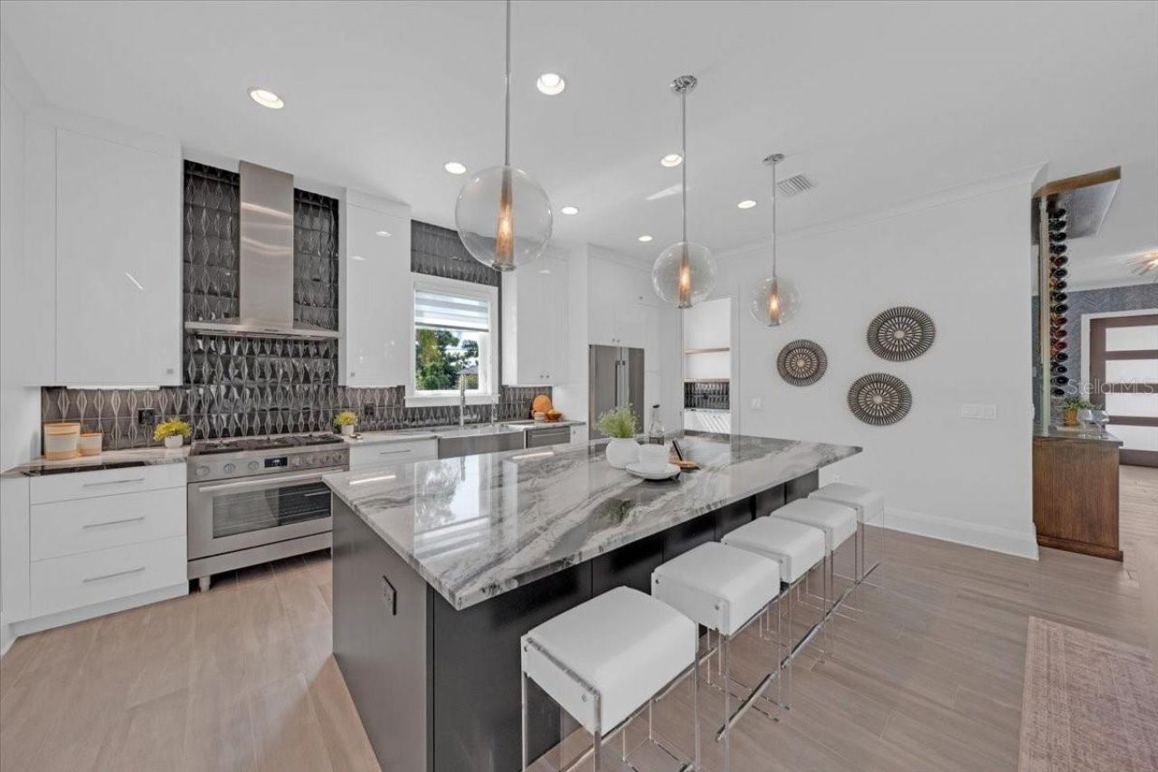 419 Bayview Drive Ne, Saint Petersburg, FL 33704 Photo