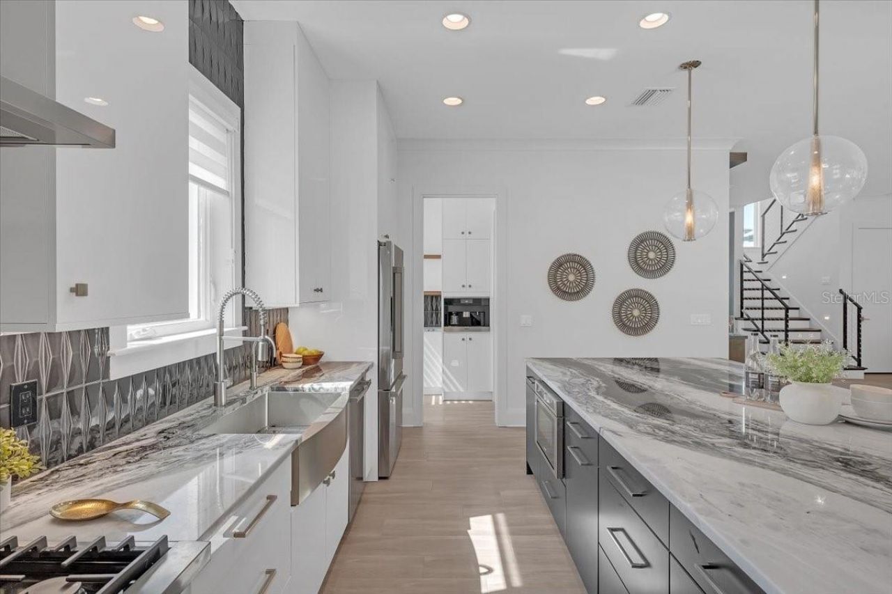 419 Bayview Drive Ne, Saint Petersburg, FL 33704 Photo