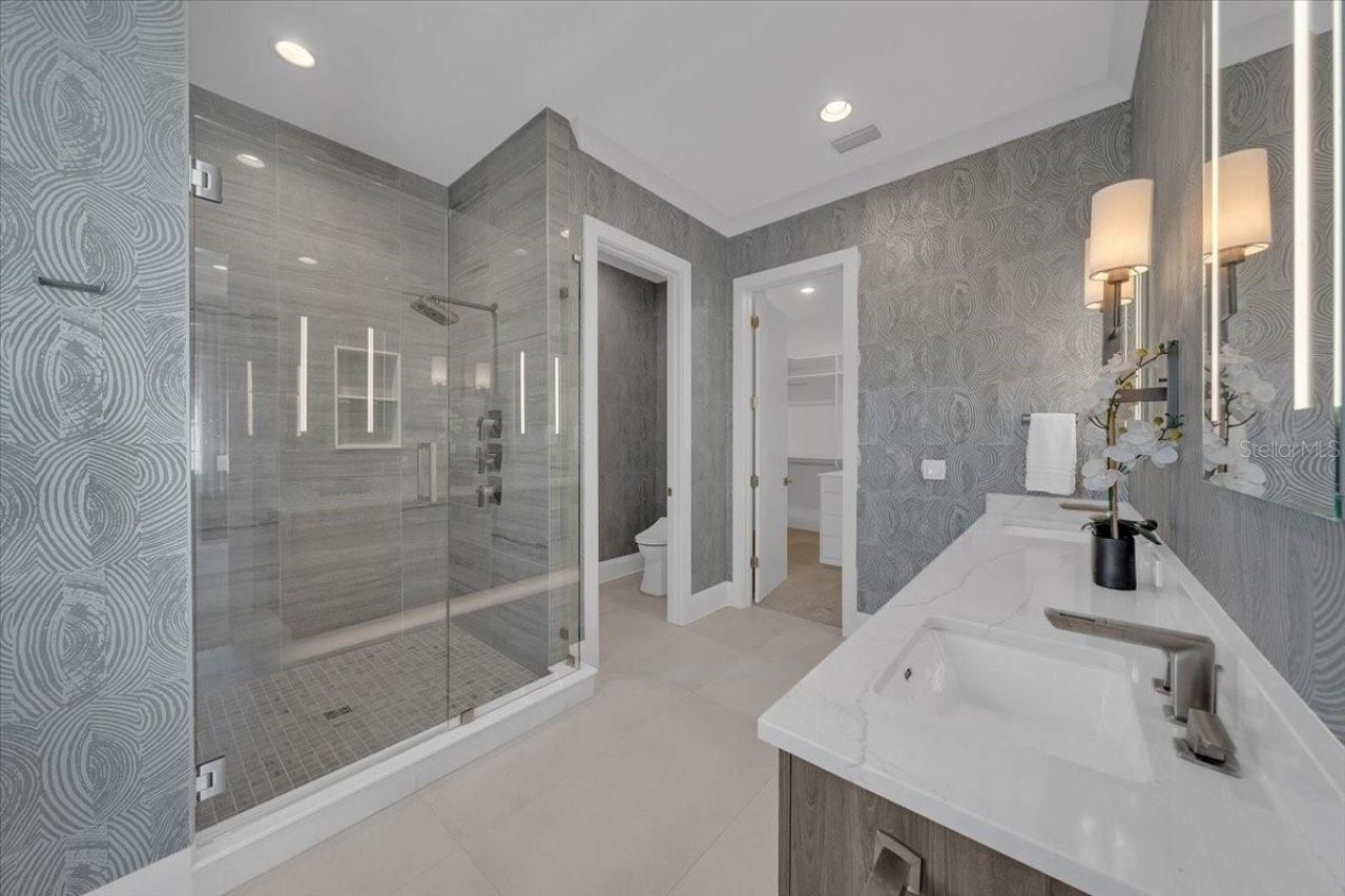 419 Bayview Drive Ne, Saint Petersburg, FL 33704 Photo