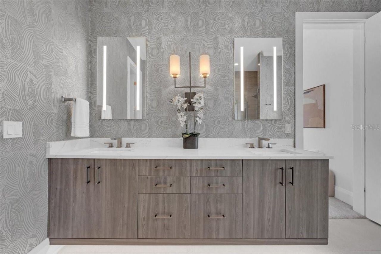 419 Bayview Drive Ne, Saint Petersburg, FL 33704 Photo