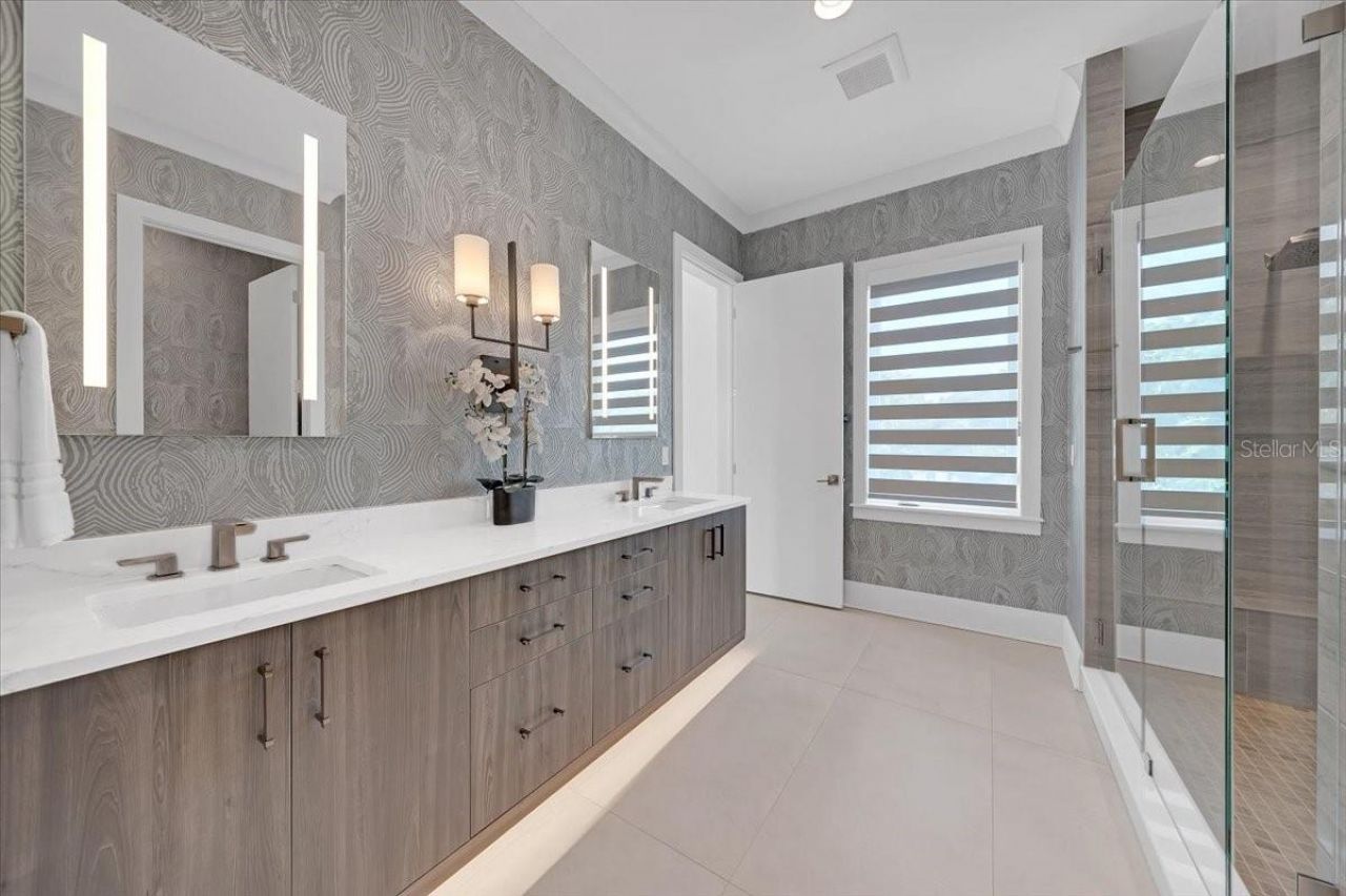 419 Bayview Drive Ne, Saint Petersburg, FL 33704 Photo