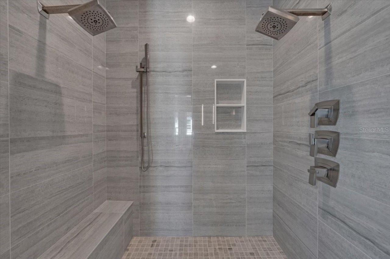 419 Bayview Drive Ne, Saint Petersburg, FL 33704 Photo