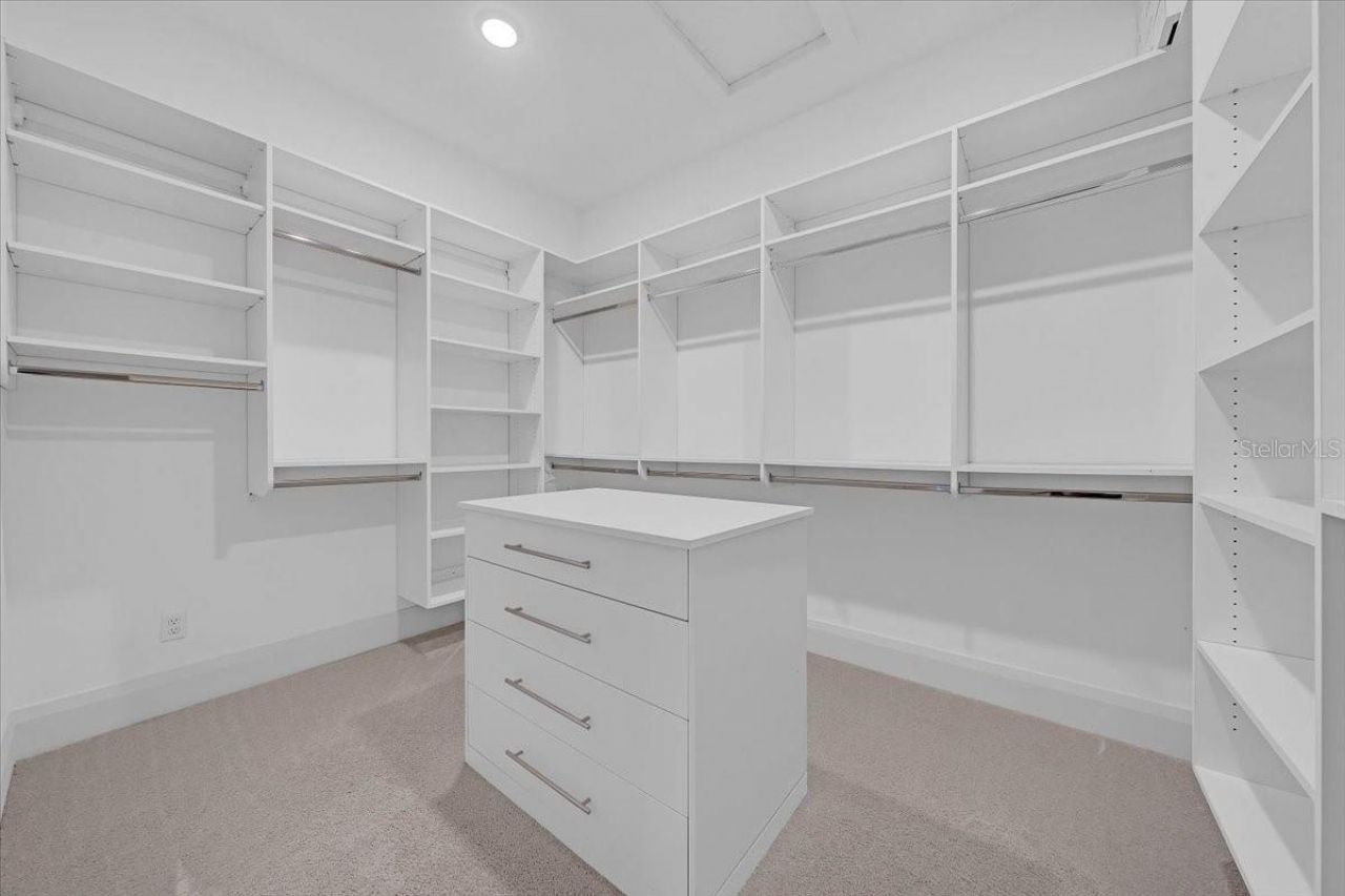 419 Bayview Drive Ne, Saint Petersburg, FL 33704 Photo