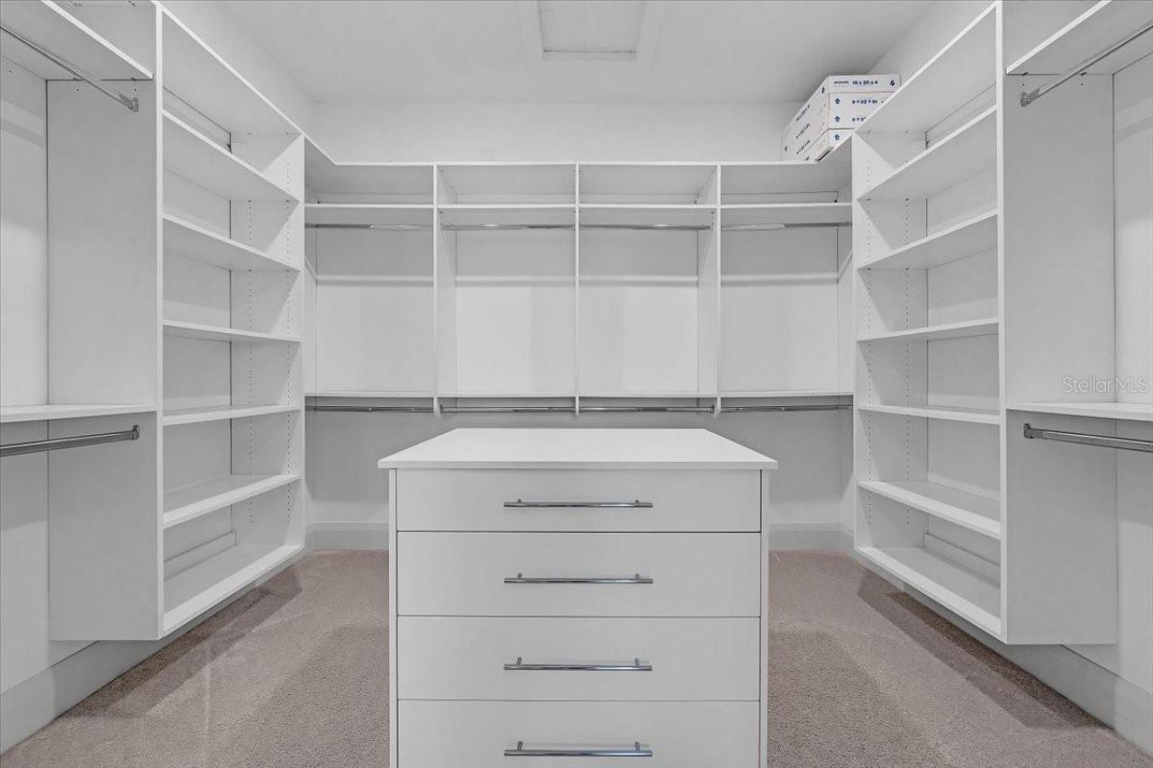 419 Bayview Drive Ne, Saint Petersburg, FL 33704 Photo