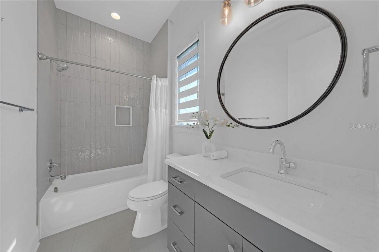 419 Bayview Drive Ne, Saint Petersburg, FL 33704 Photo