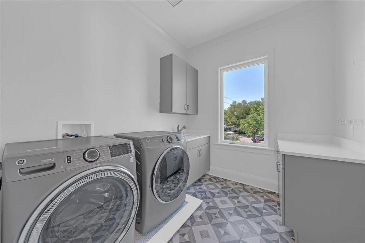 419 Bayview Drive Ne, Saint Petersburg, FL 33704 Photo