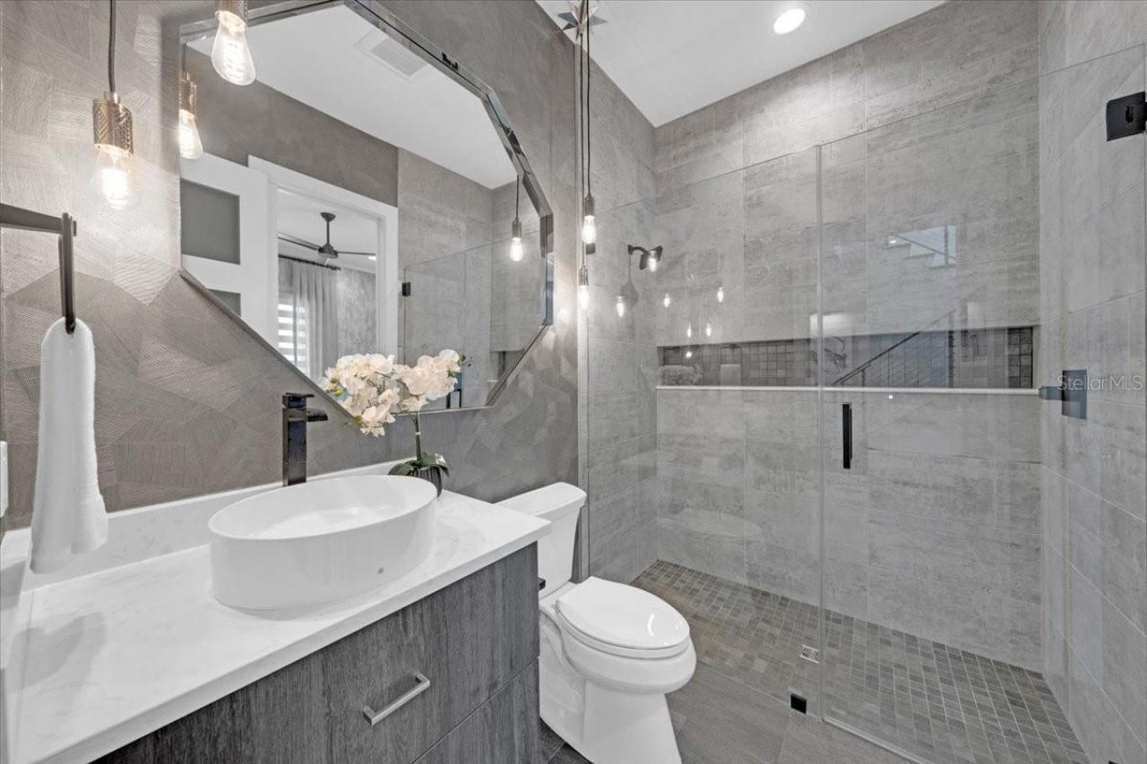 419 Bayview Drive Ne, Saint Petersburg, FL 33704 Photo