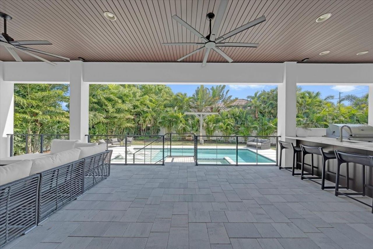 419 Bayview Drive Ne, Saint Petersburg, FL 33704 Photo