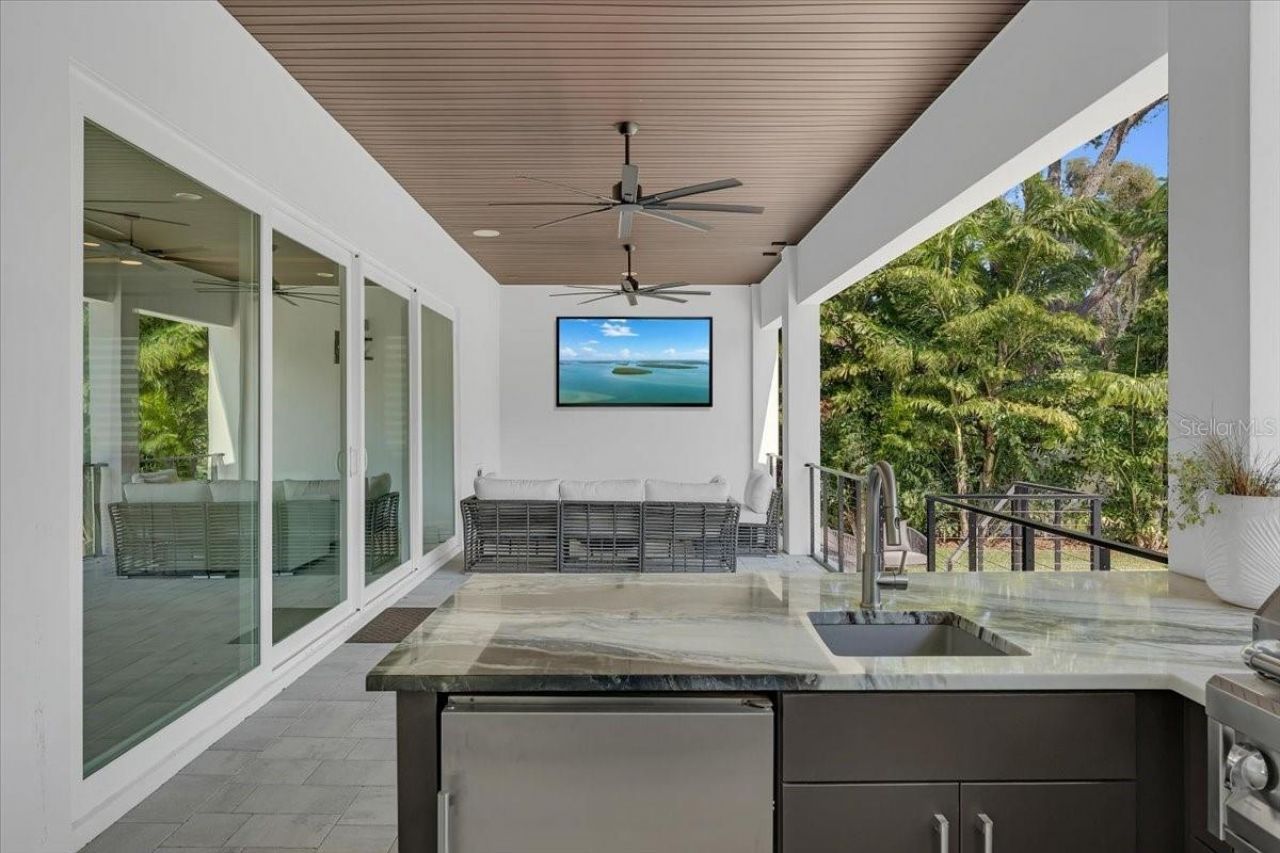 419 Bayview Drive Ne, Saint Petersburg, FL 33704 Photo