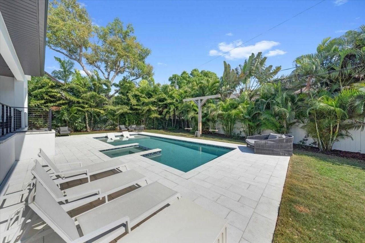 419 Bayview Drive Ne, Saint Petersburg, FL 33704 Photo