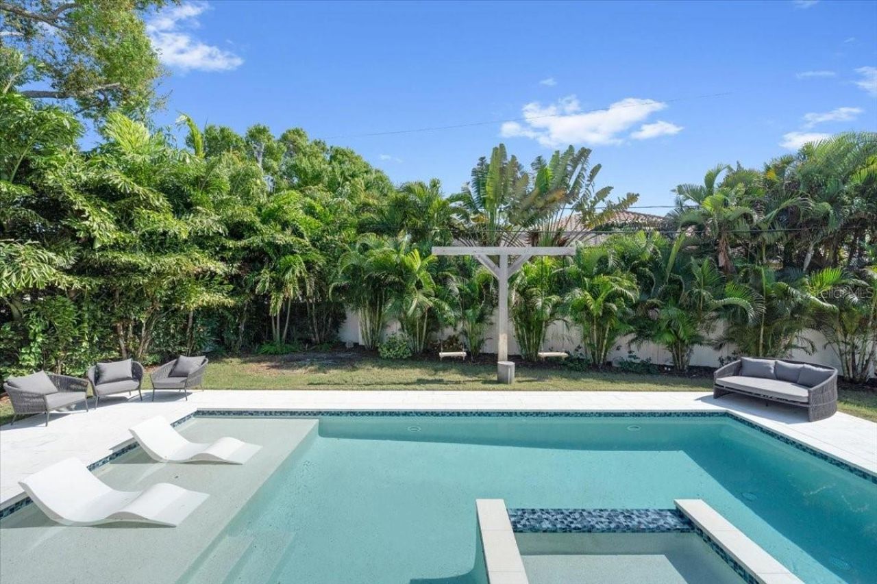 419 Bayview Drive Ne, Saint Petersburg, FL 33704 Photo