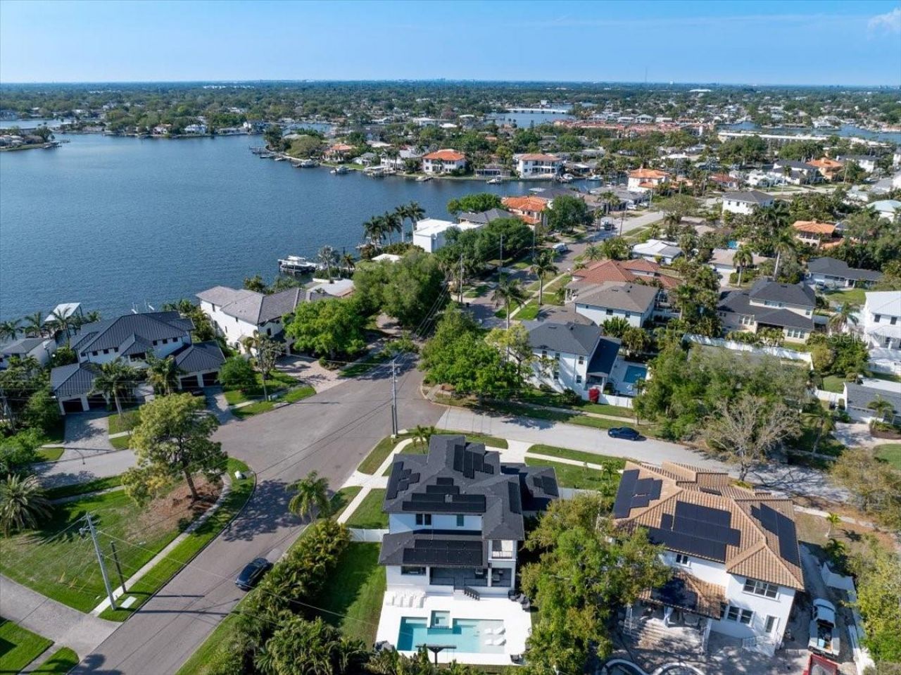 419 Bayview Drive Ne, Saint Petersburg, FL 33704 Photo