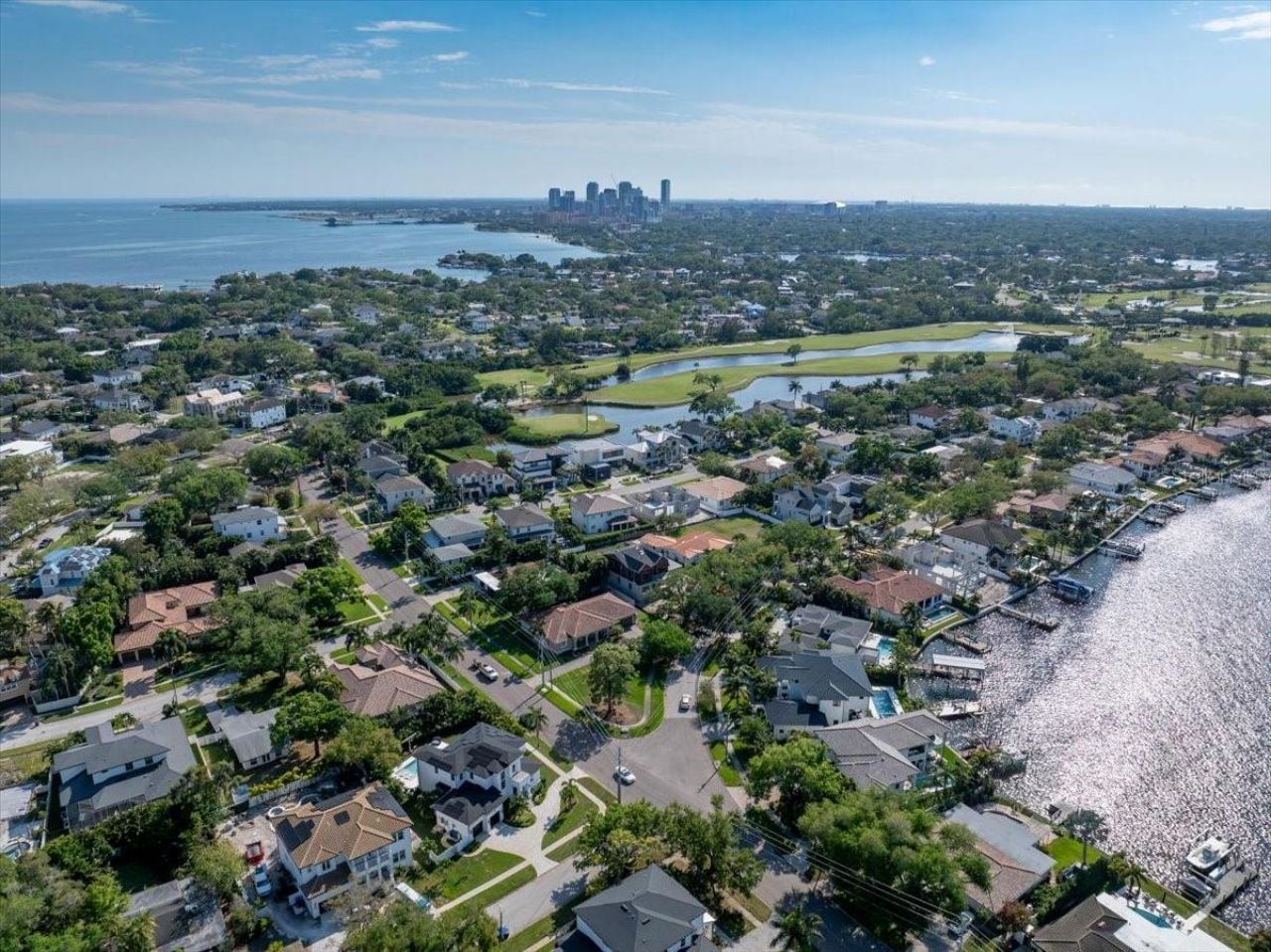 419 Bayview Drive Ne, Saint Petersburg, FL 33704 Photo