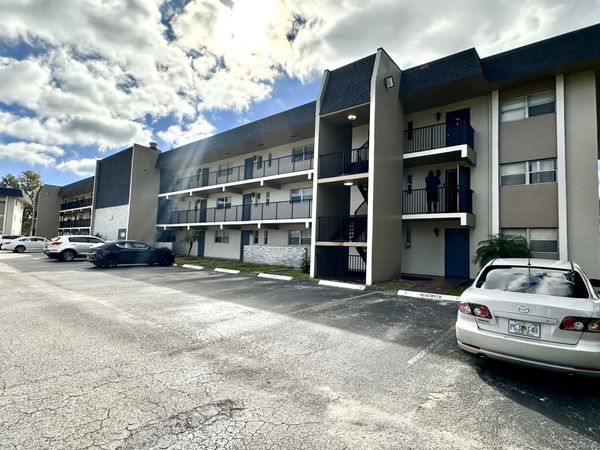 8040 N Colony Circle, Unit 207, Tamarac, FL 33321