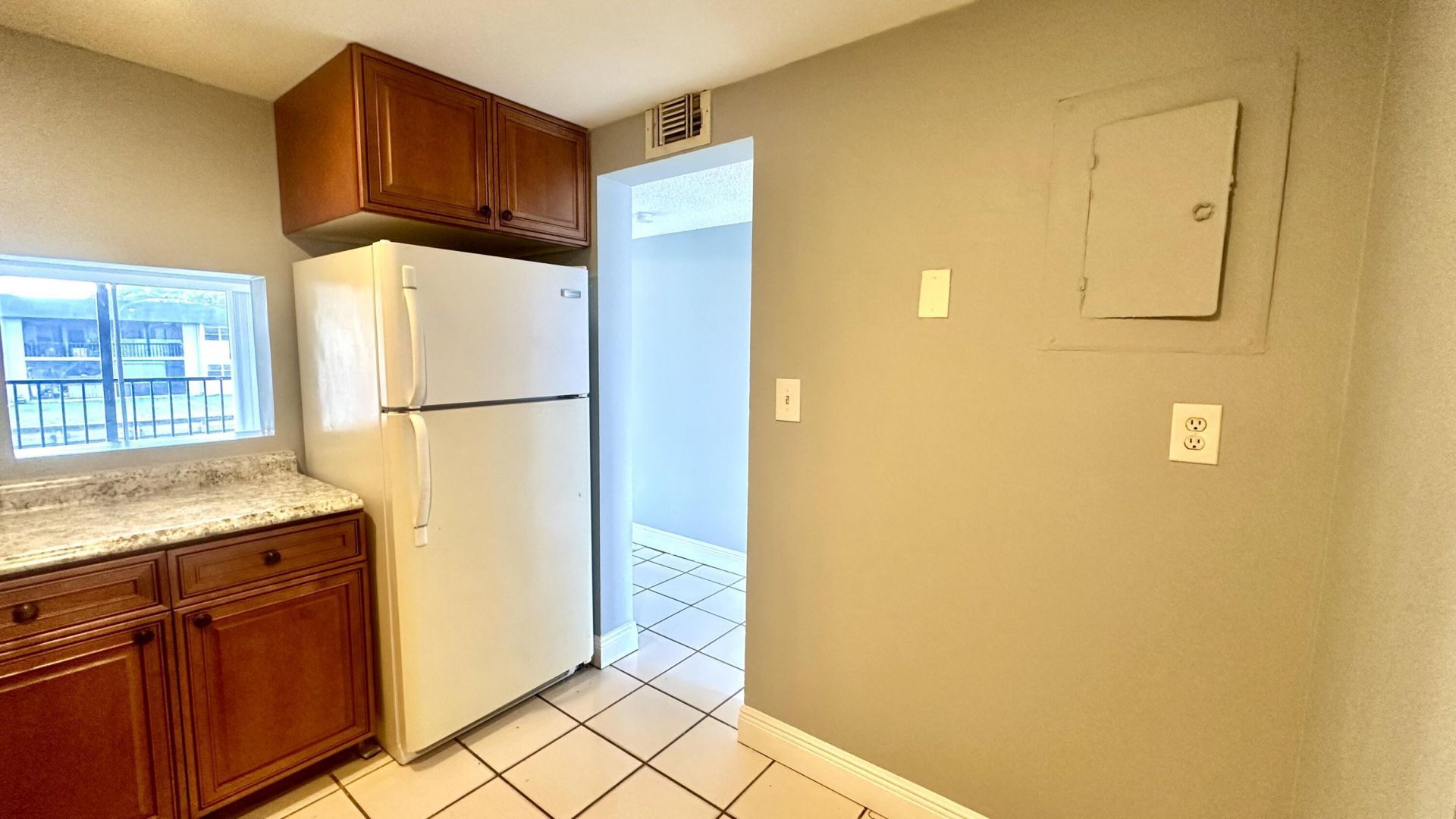 8040 N Colony Circle, Unit 207, Tamarac, FL 33321 Photo