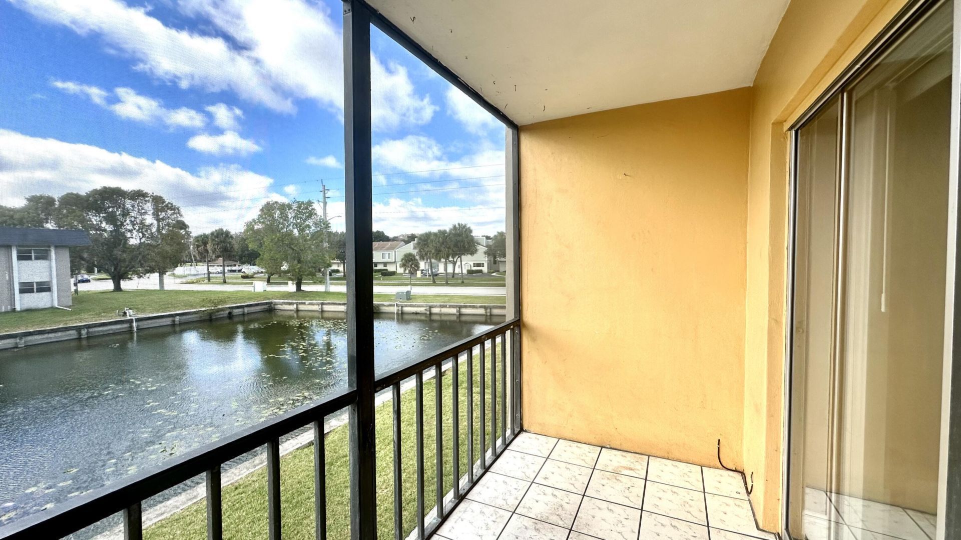 8040 N Colony Circle, Unit 207, Tamarac, FL 33321 Photo