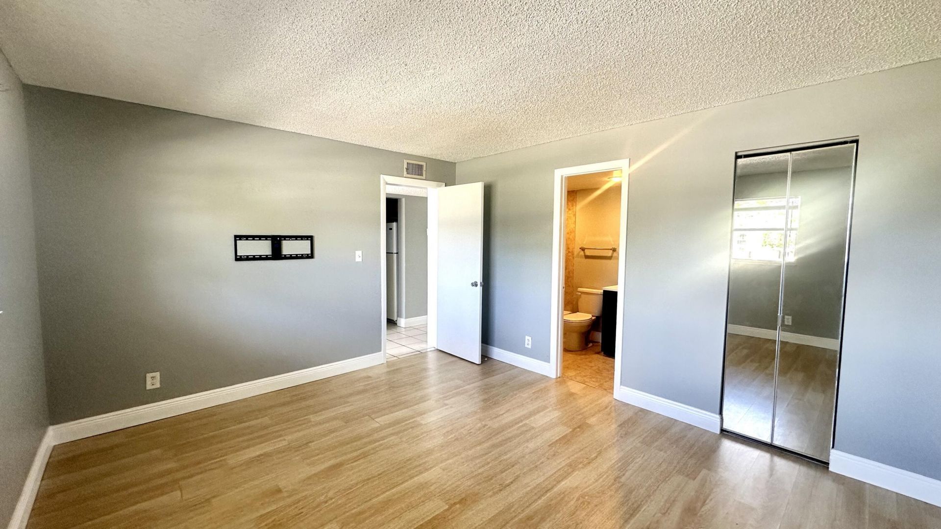 8040 N Colony Circle, Unit 207, Tamarac, FL 33321 Photo