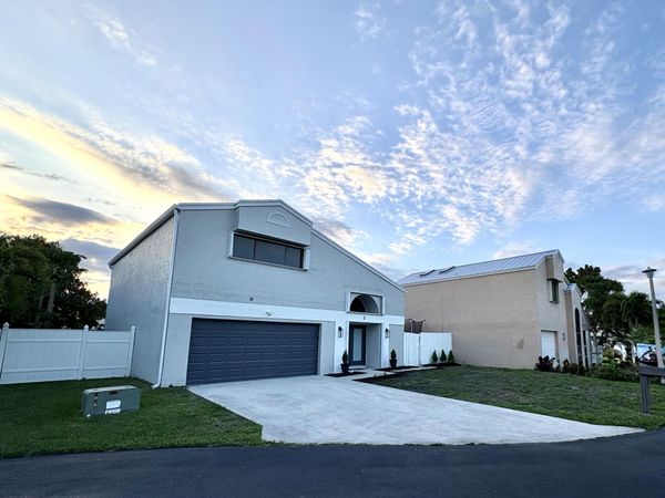 3 Kyle Way, Boynton Beach, FL 33426