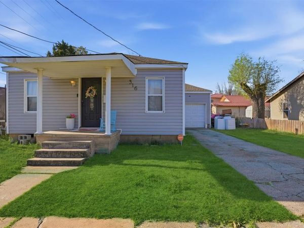 316 W 6th Street, Cordell, OK 73632