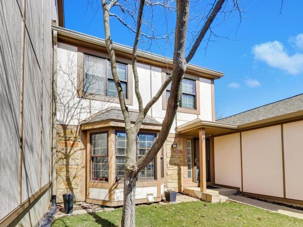 1037 Wheaton Oaks Drive , Wheaton, IL 60187