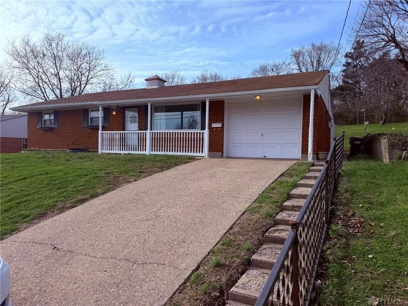 922 Castro Lane, Springdale, OH 45246 Photo 2