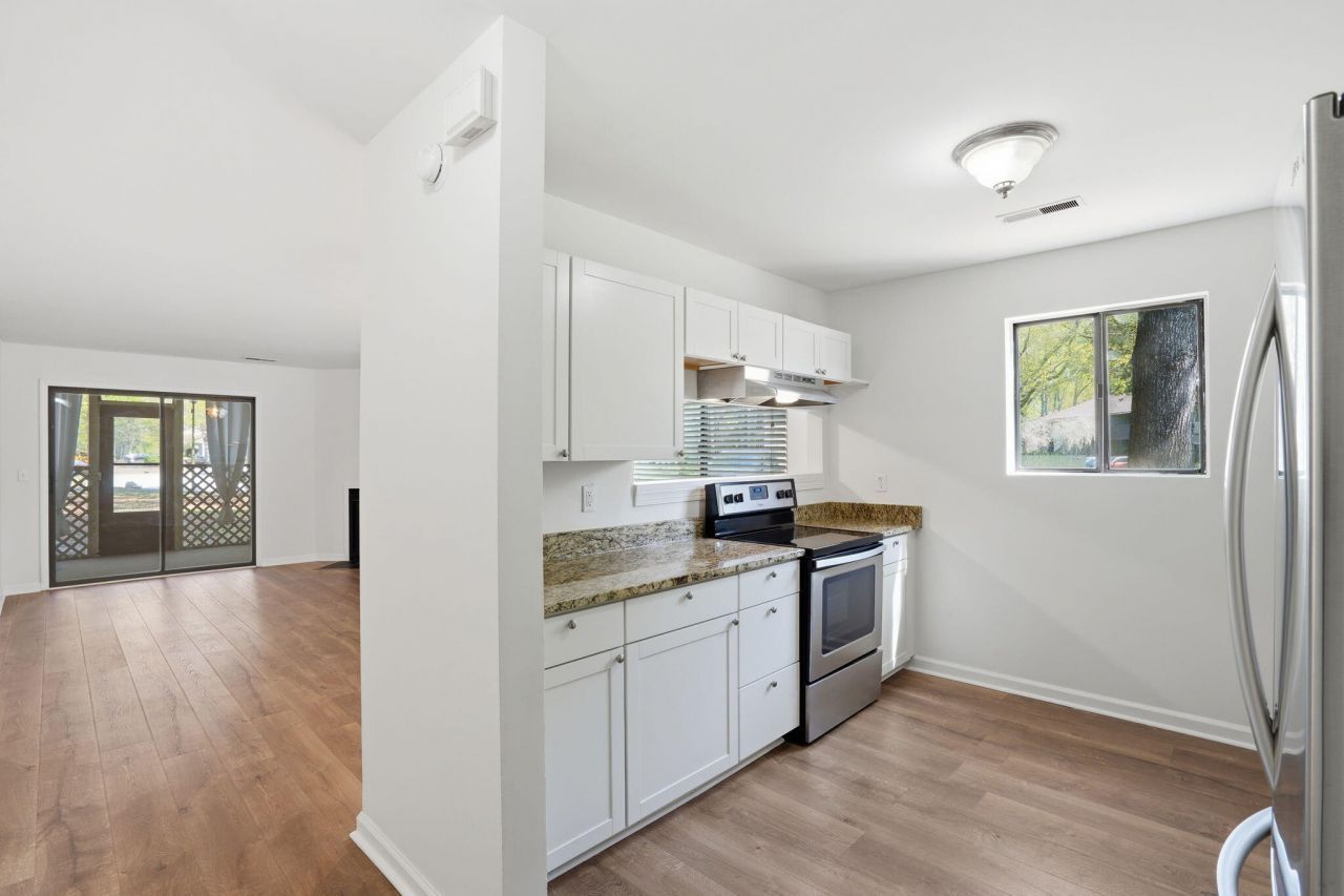 2745 Jobee Drive Photo 5