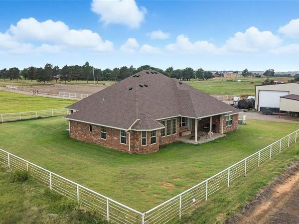 21321 E 1290 Road, Sentinel, OK 73664