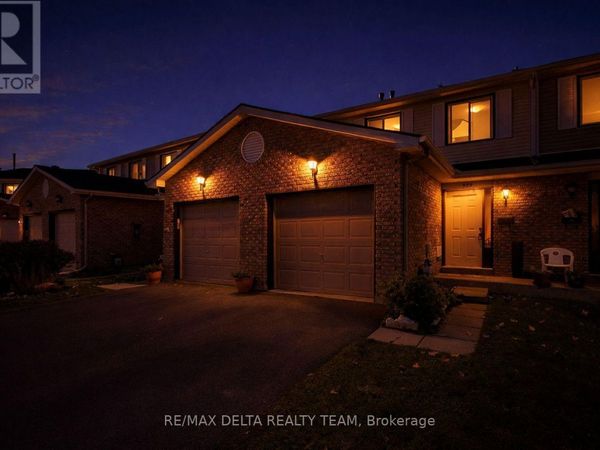 323 Monica Crescent, Unit 8, Ottawa, ON K1E3N6