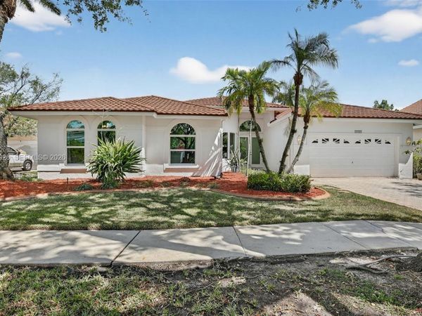 1583 NW 182nd Way , Pembroke Pines, FL 33029