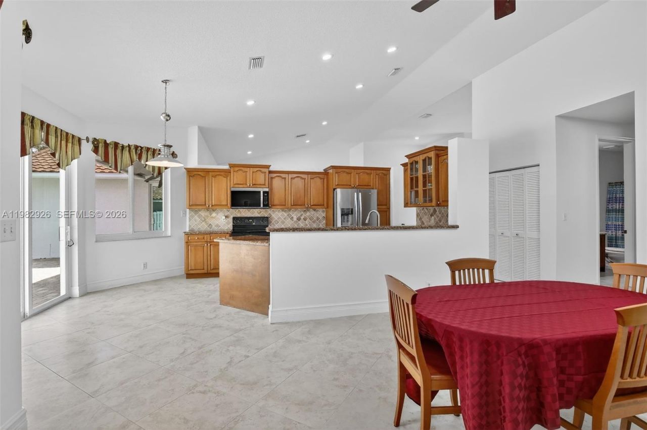 1583 NW 182nd Way , Pembroke Pines, FL 33029 Photo