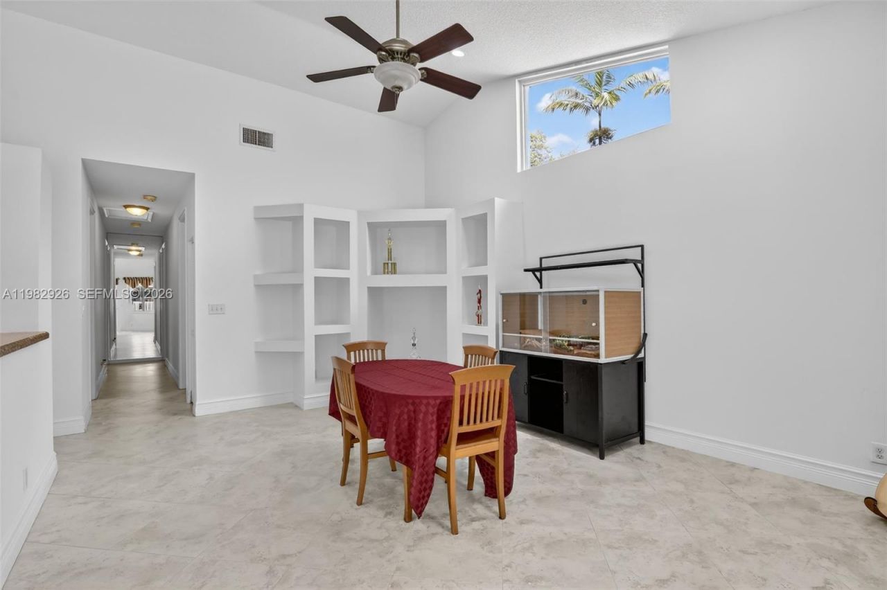 1583 NW 182nd Way , Pembroke Pines, FL 33029 Photo