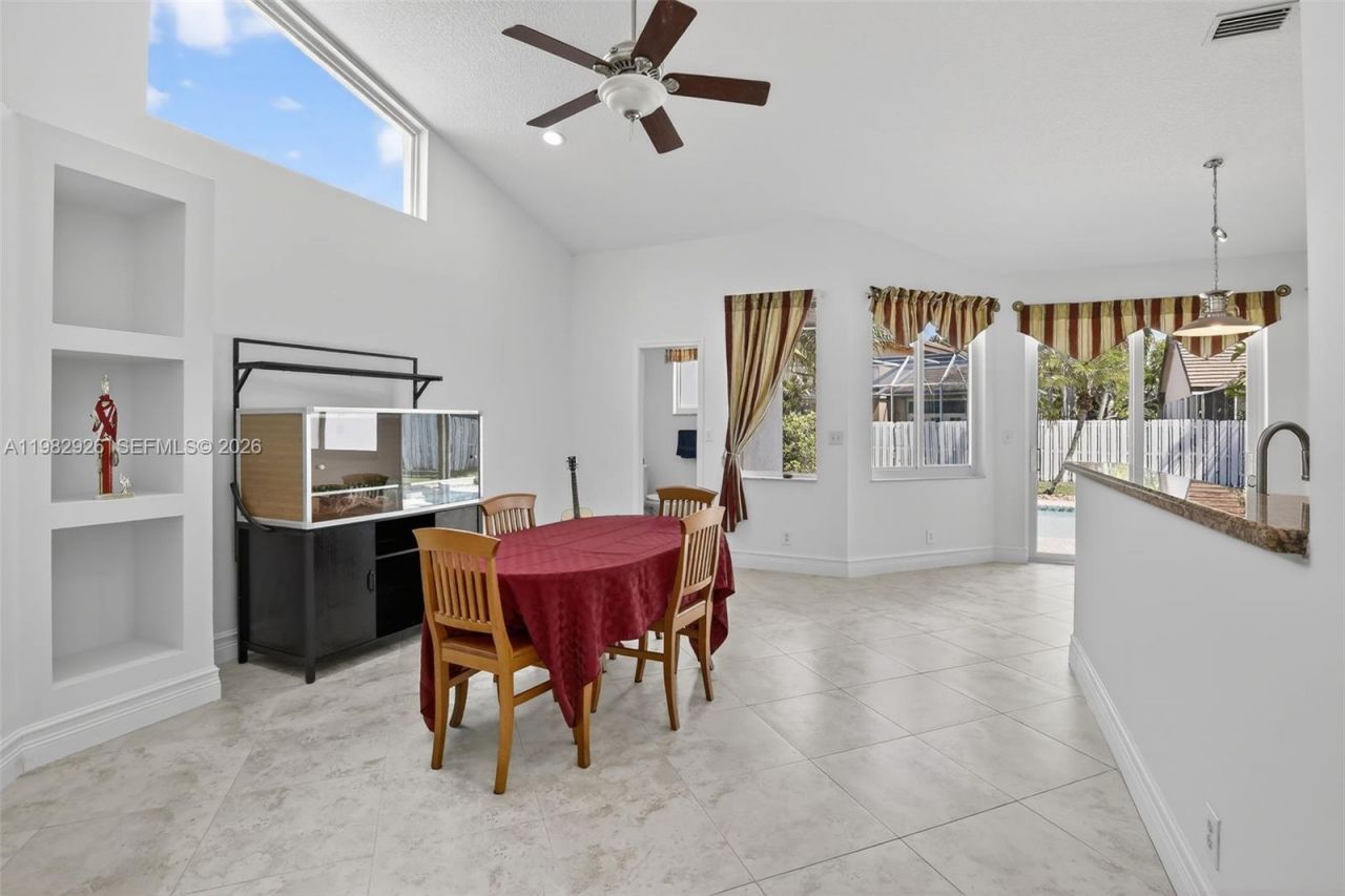 1583 NW 182nd Way , Pembroke Pines, FL 33029 Photo