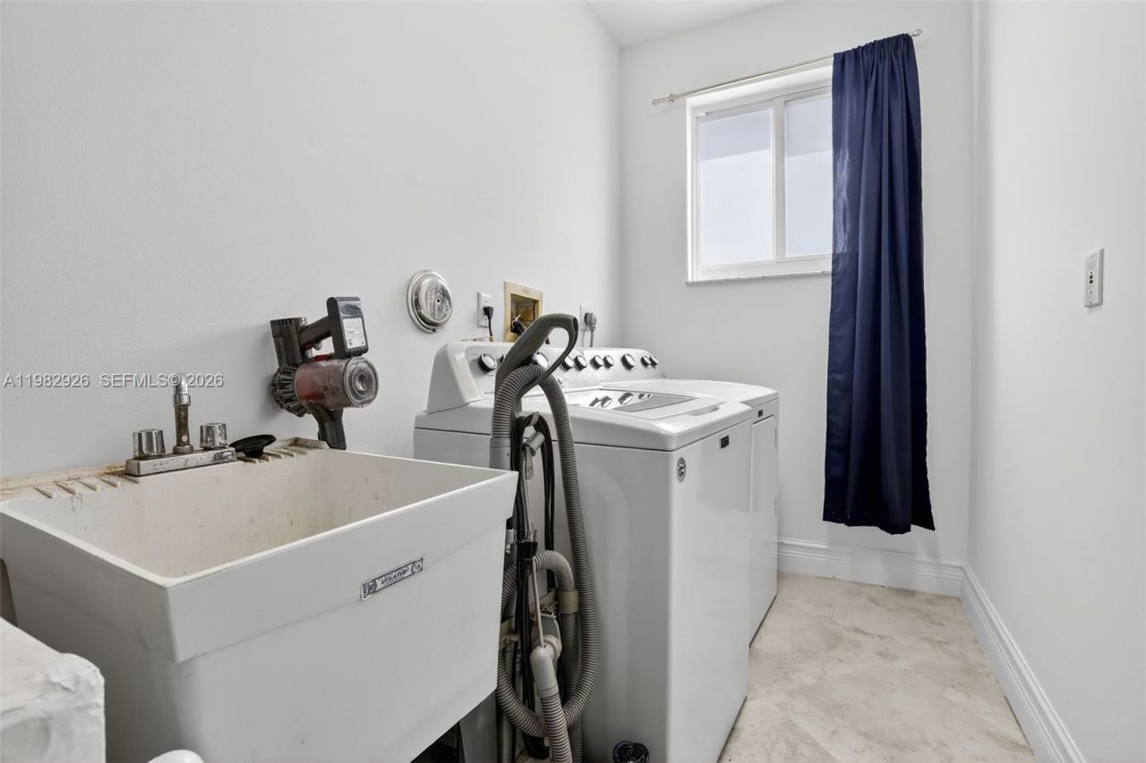 1583 NW 182nd Way , Pembroke Pines, FL 33029 Photo