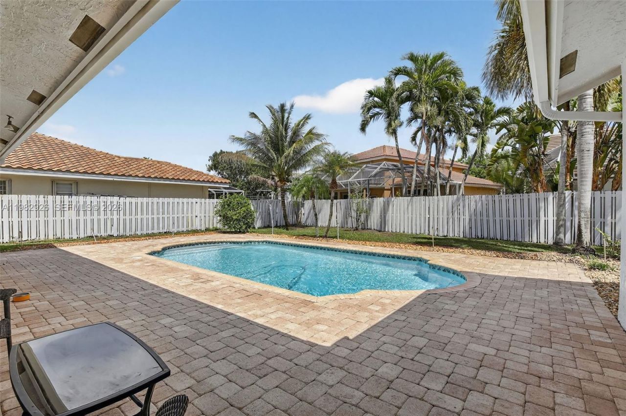 1583 NW 182nd Way , Pembroke Pines, FL 33029 Photo