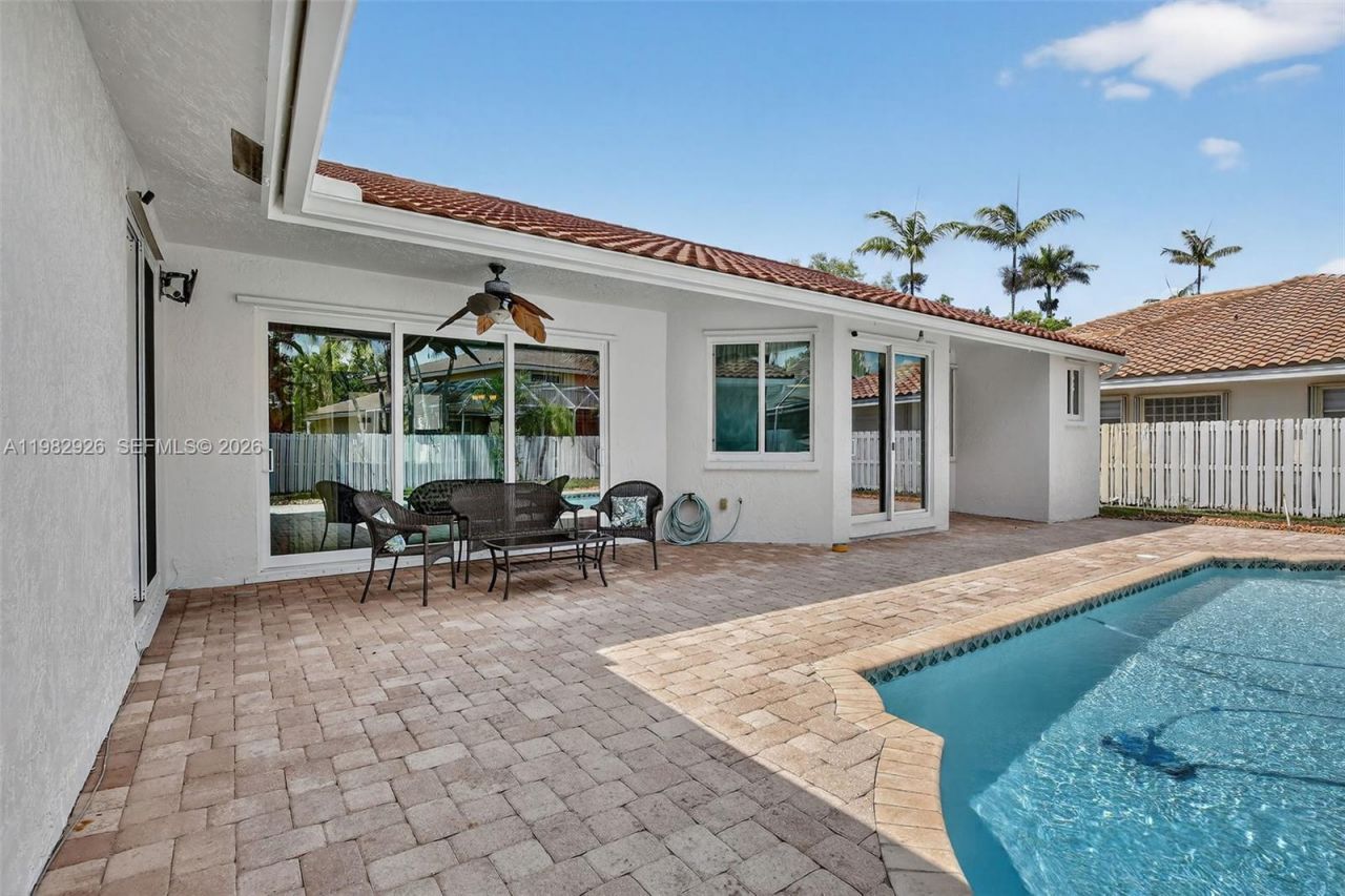 1583 NW 182nd Way , Pembroke Pines, FL 33029 Photo