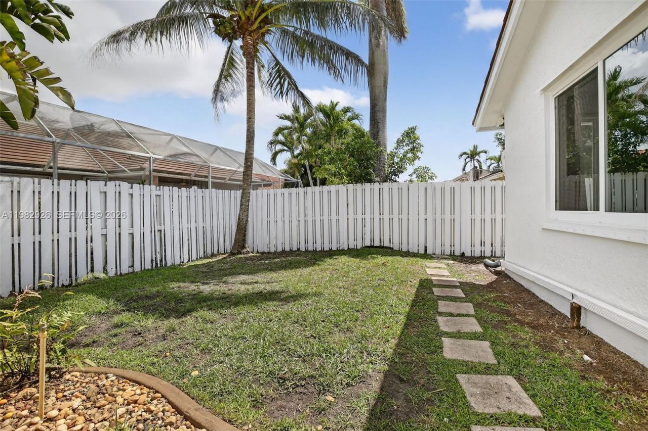 1583 NW 182nd Way , Pembroke Pines, FL 33029 Photo