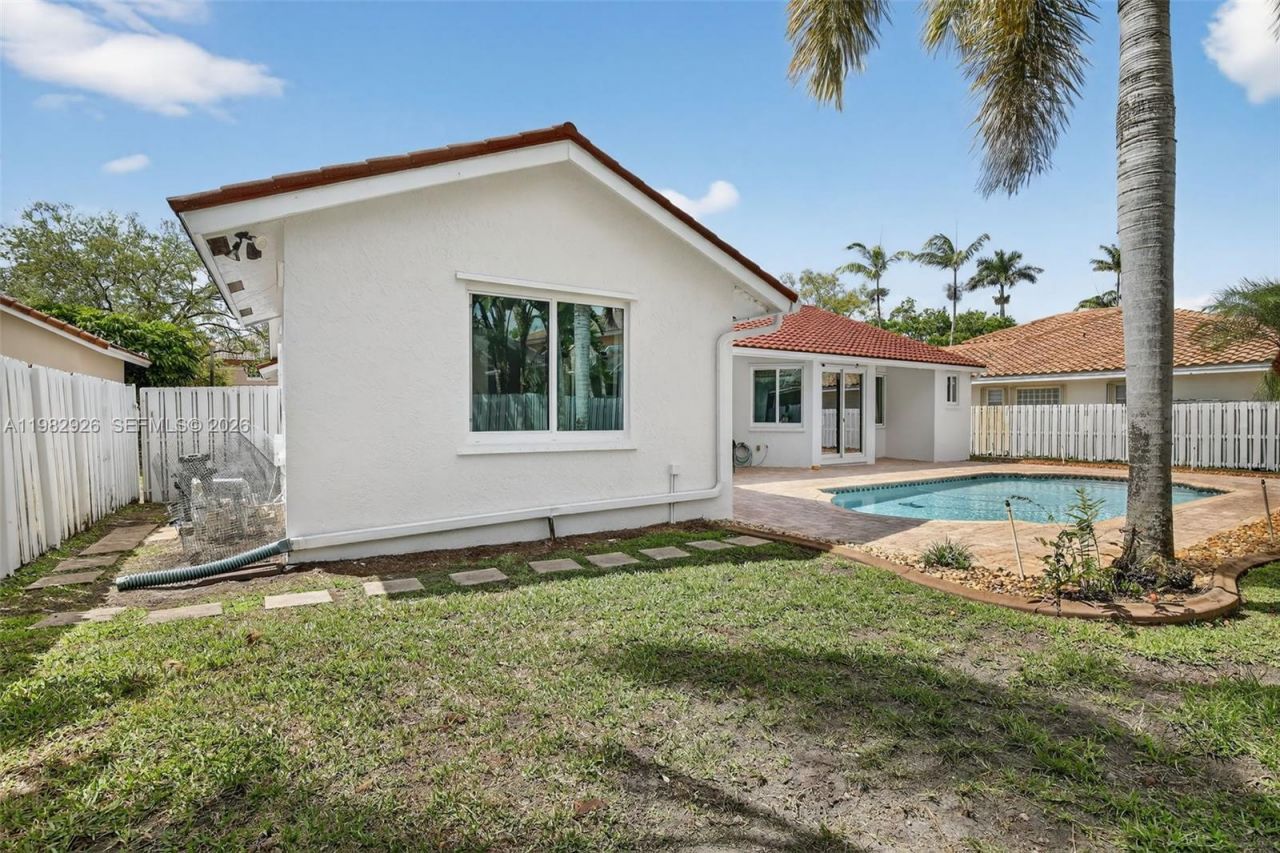 1583 NW 182nd Way , Pembroke Pines, FL 33029 Photo