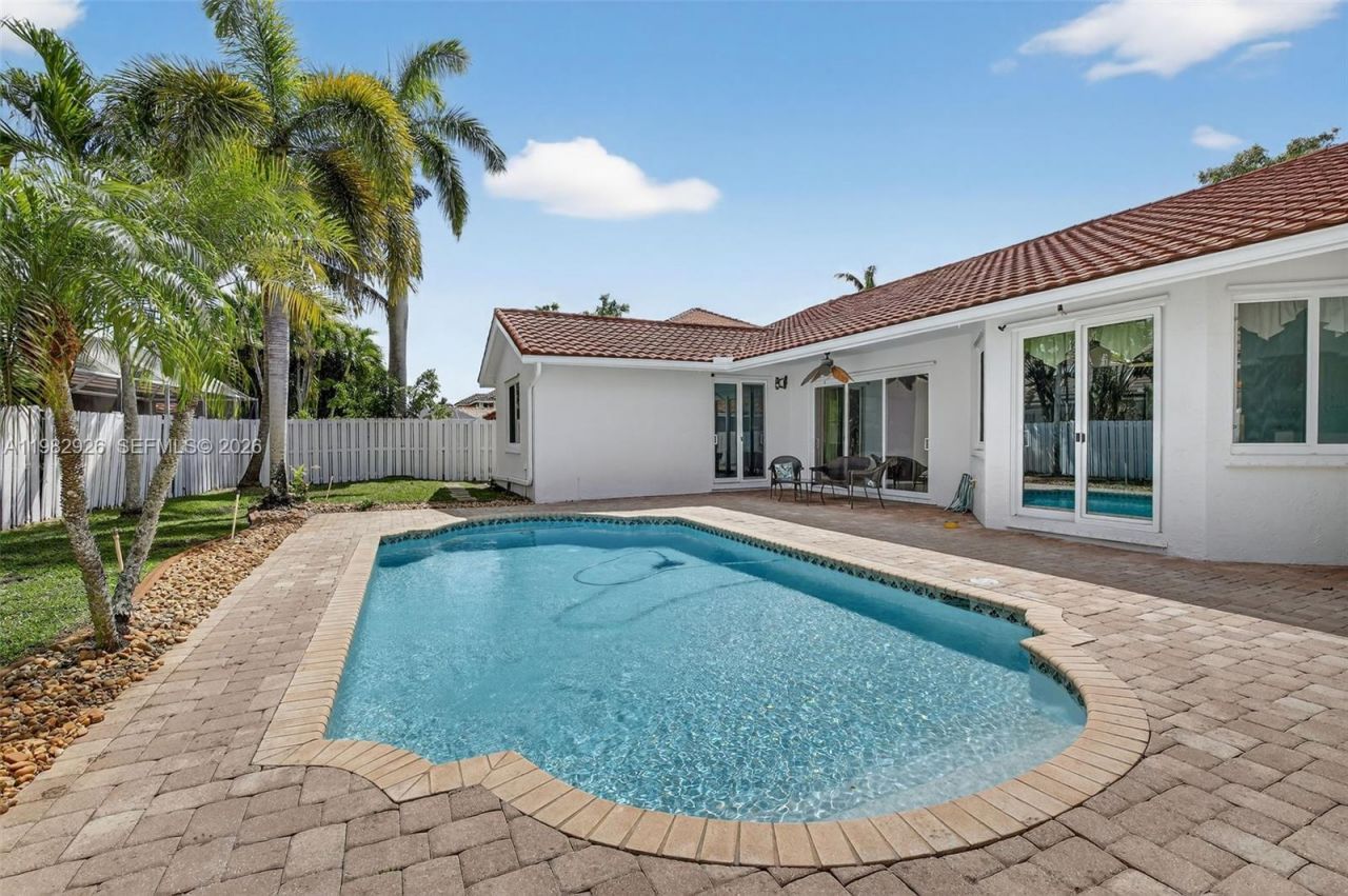 1583 NW 182nd Way , Pembroke Pines, FL 33029 Photo