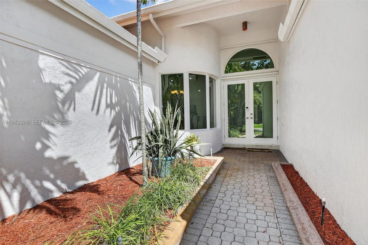 1583 NW 182nd Way , Pembroke Pines, FL 33029 Photo