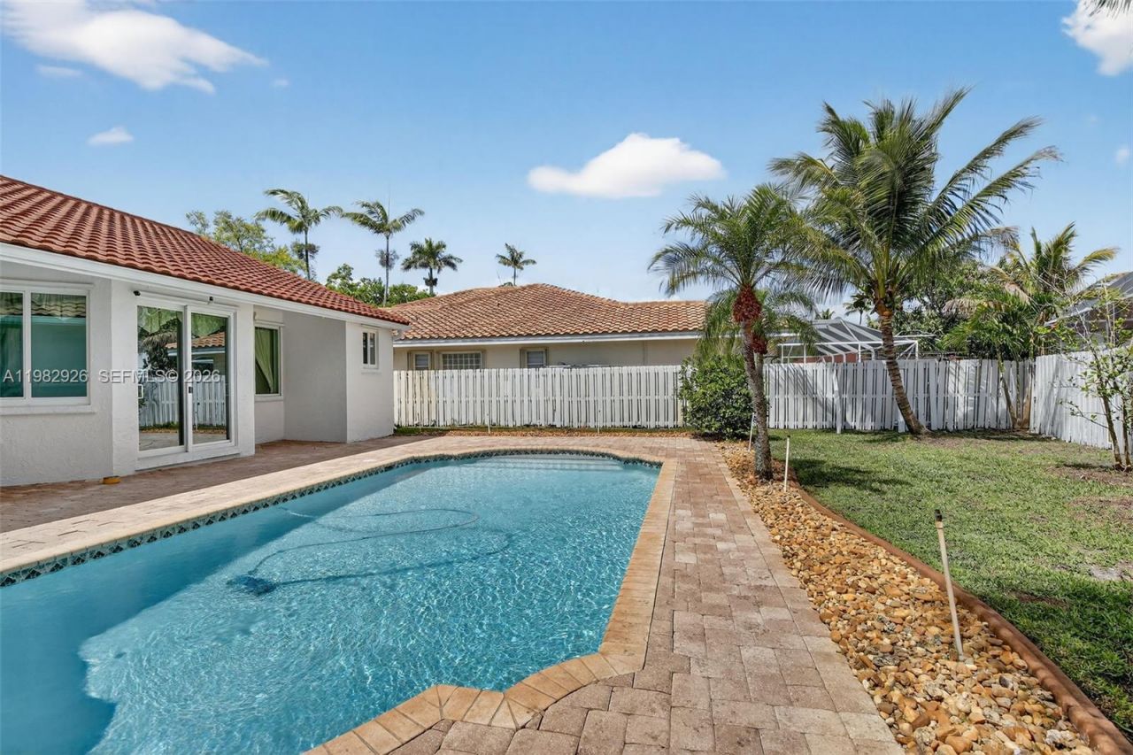 1583 NW 182nd Way , Pembroke Pines, FL 33029 Photo