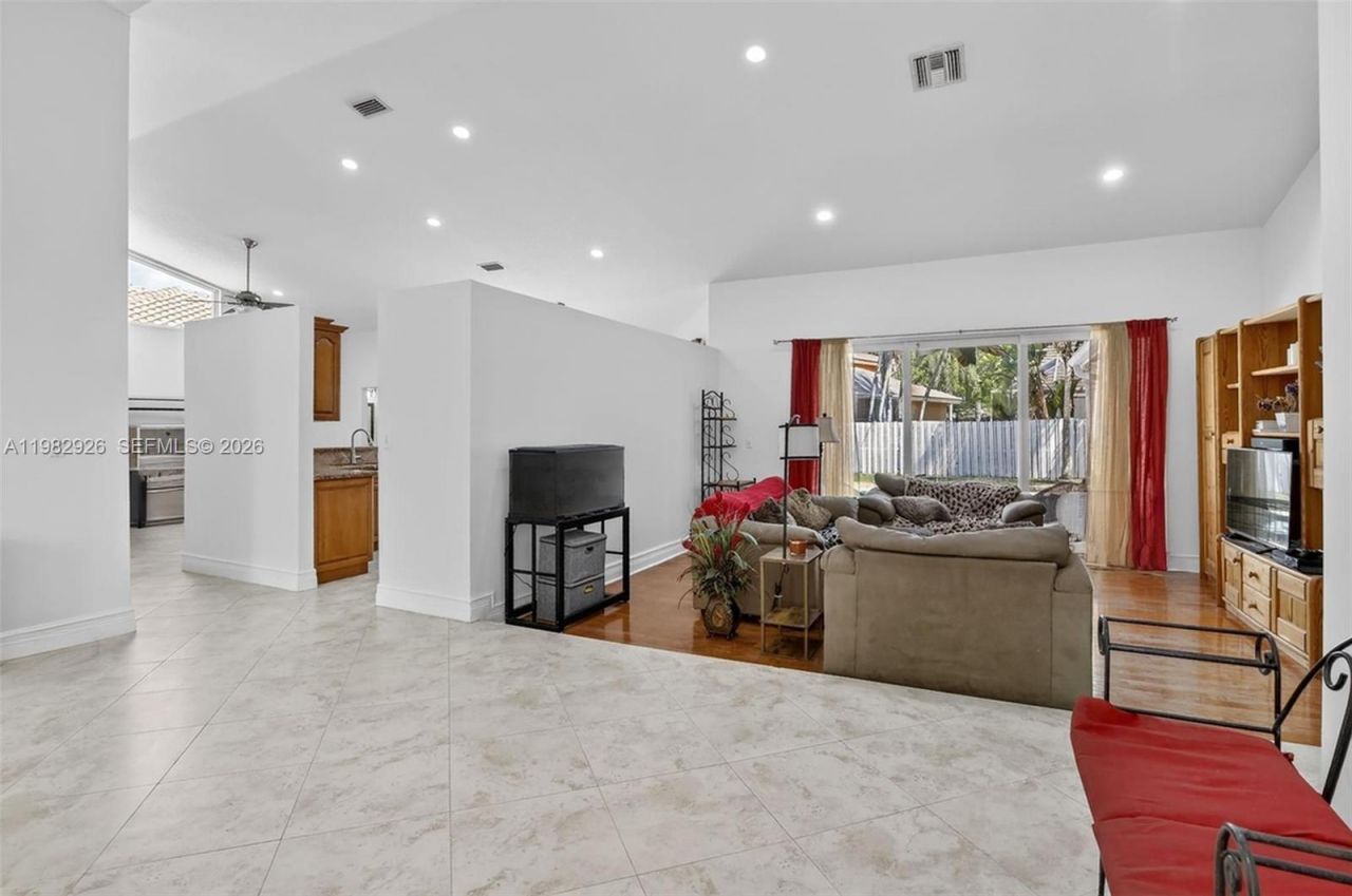 1583 NW 182nd Way , Pembroke Pines, FL 33029 Photo