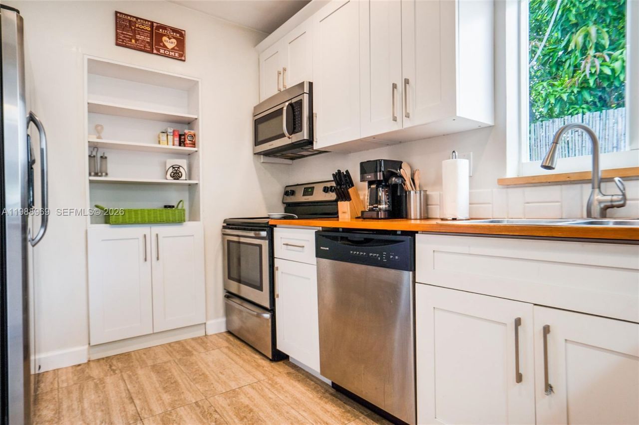 113 SW 2nd St , Hallandale Beach, FL 33009 Photo